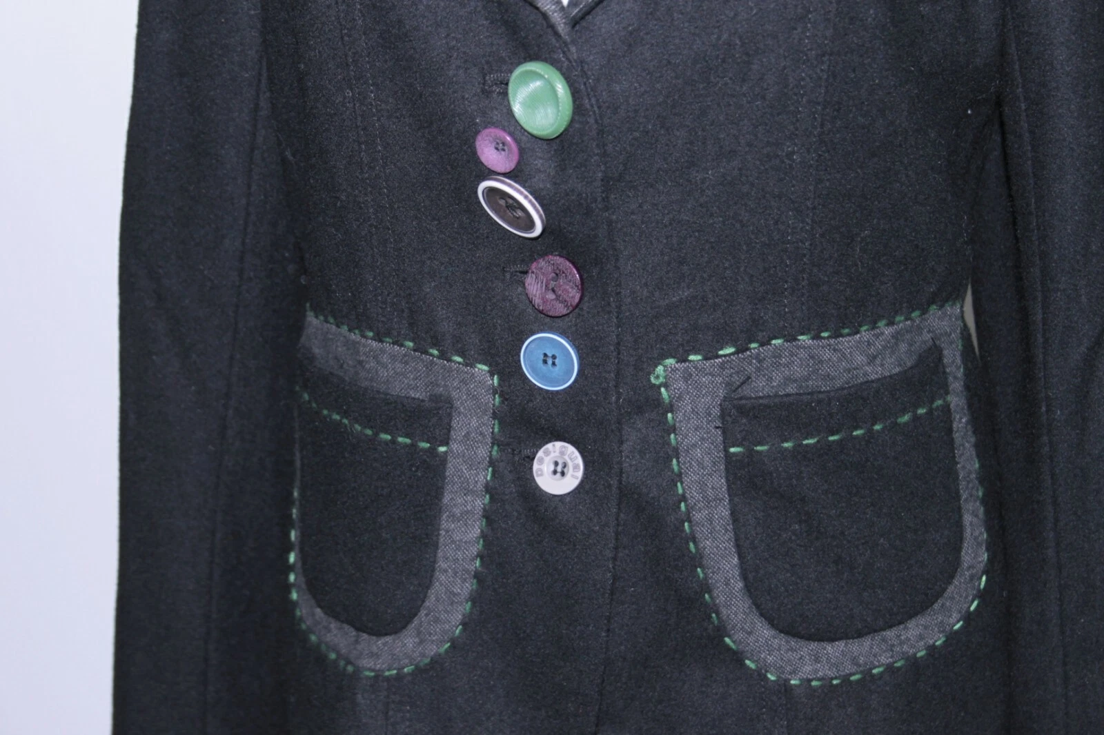 Desigual Pre-Loved Light Grey Tailored Jacket with Contrast & Embroidered Detail Desigual Pre-Loved Light Grey Tailored Jacket with Contrast & Embroidered Detail