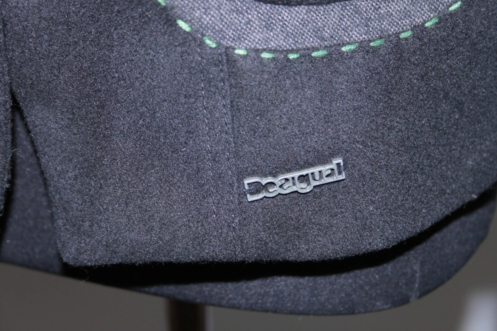 Desigual Pre-Loved Light Grey Tailored Jacket with Contrast & Embroidered Detail Desigual Pre-Loved Light Grey Tailored Jacket with Contrast & Embroidered Detail
