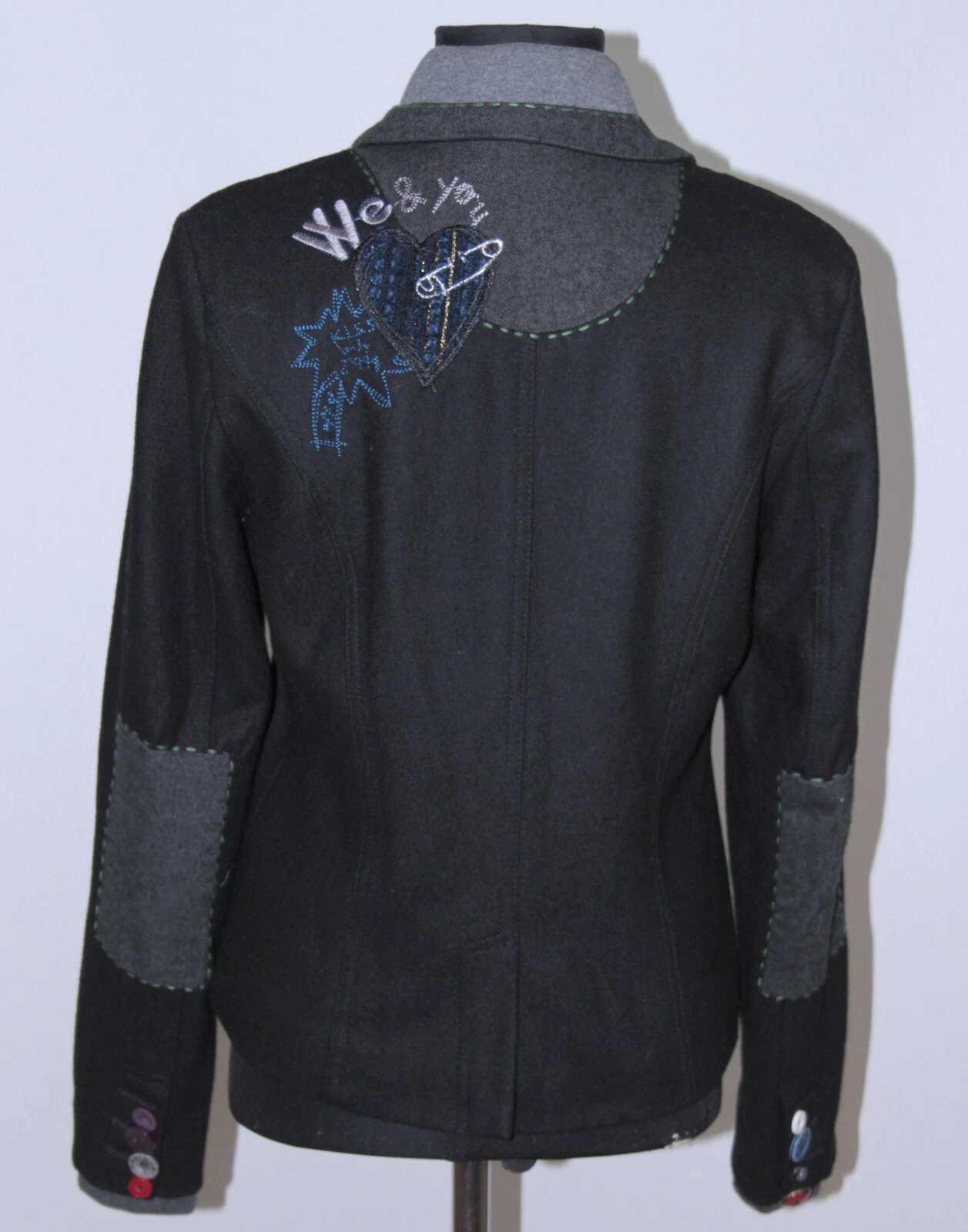 Desigual Pre-Loved Light Grey Tailored Jacket with Contrast & Embroidered Detail Desigual Pre-Loved Light Grey Tailored Jacket with Contrast & Embroidered Detail